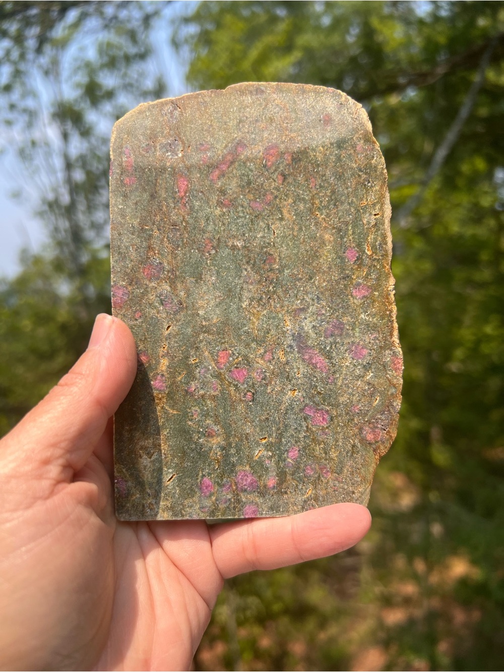 Ruby (5) in fuchsite slab with stand | crystal ~ uv reactive
